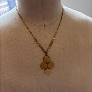 Elegant Gold Pendant Necklace